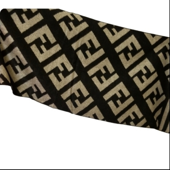 🧧Fantastic Fendi Zucca Cashmere Scarf🍟+GIFT - Picture 7 of 8